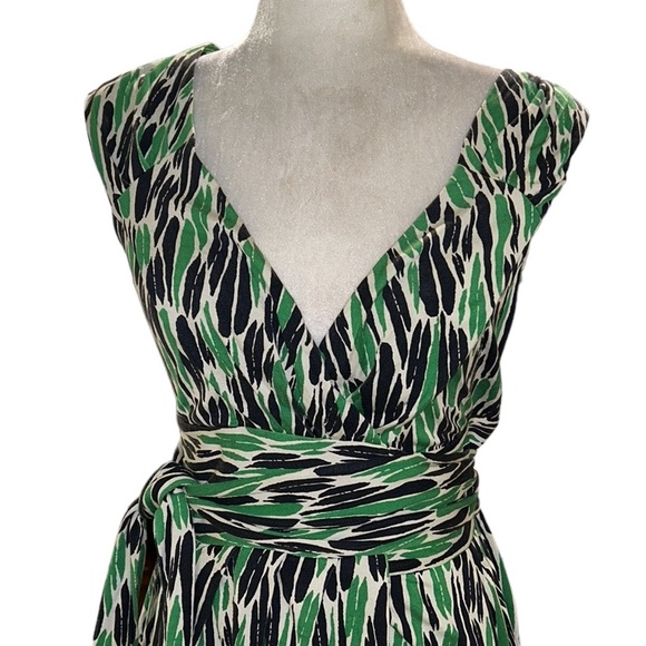 Diane Von Furstenberg Celosa Silk Green & Black Printed Wrap Dress - 4 - Picture 7 of 15